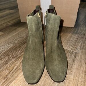 TALBOTS - DAKOTA SUEDE ANKLE BOOT